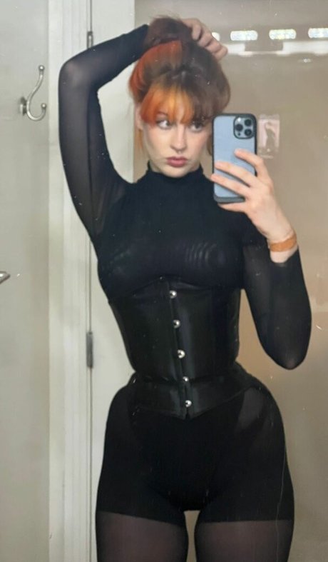 若い熟女OnlyFans 美しいポルノ 画像