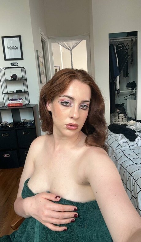 Tati Bruening ポルノモデル 写真