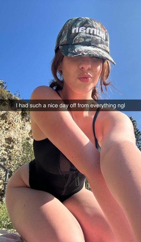 Tati Bruening ホットスター 写真