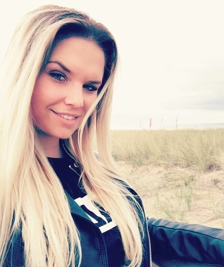 OnlyFansを無効にしました アート裸 アーカイブ