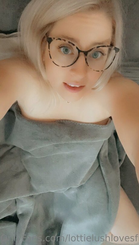 lottielushlovesfree セックスモデル 写真
