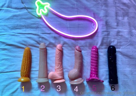 webcam m0del エロティックモデル 画像