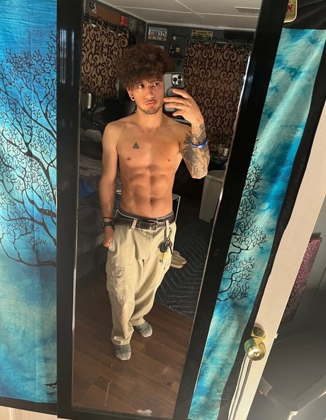 ニューハーフ 熟女 OnlyFans アダルト 写真