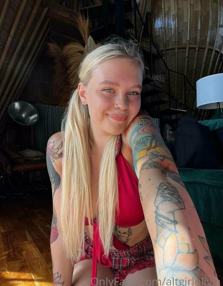 痩せたブロンドのOnlyFans 無料ヌード ギャラリー