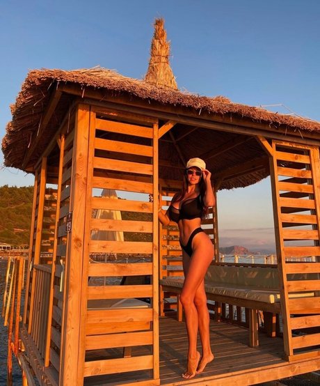 公共の場での猫のOnlyFans ベスト ギャラリー