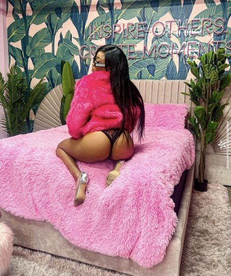 シシーオンリーファンズ セクシー裸 画像