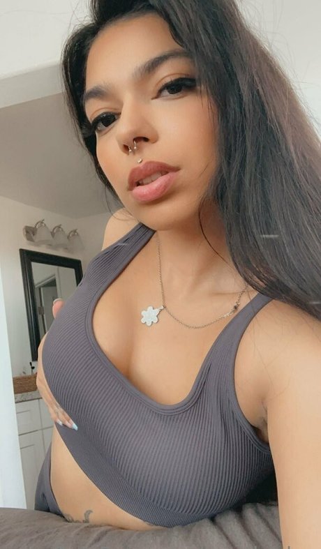 リップスオンリーファンズ 美しいヌード 写真