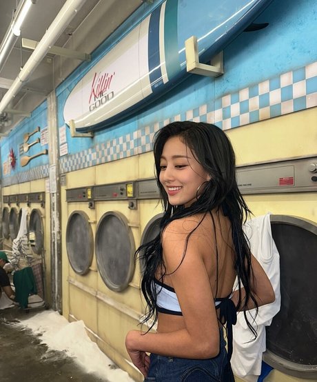 Jihyo ヌードスター 写真