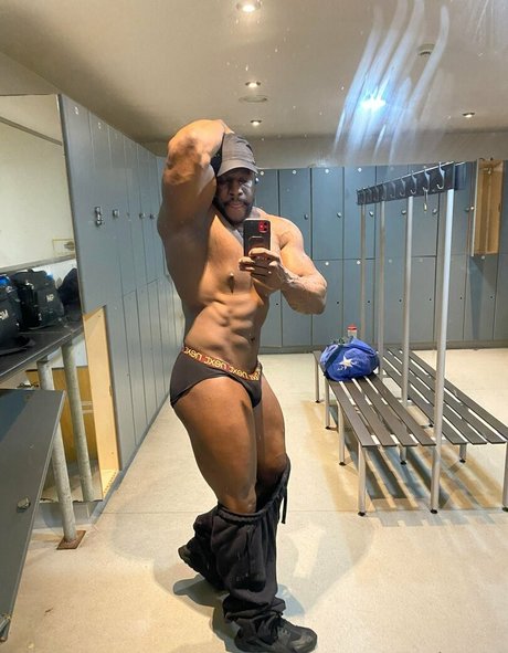 バイセクシャルカップルのOnlyFans ホット 画像