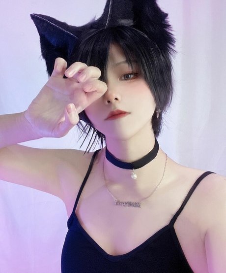 Aveline Tetsuya エロティックなモデル 写真