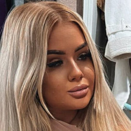 Emily Marlor ホットモデル アーカイブ