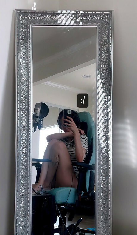 moonstreuxx ヌード女優 ギャラリー