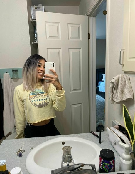 スリムな熟女OnlyFans トップ 写真