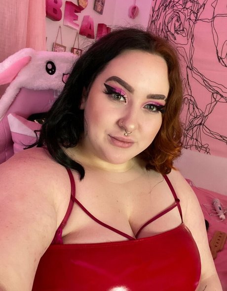 DMV オンリーファン ヌード 写真