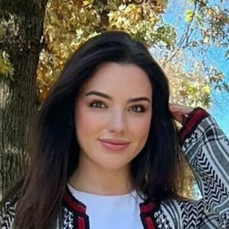 lyricsbylyla profile image