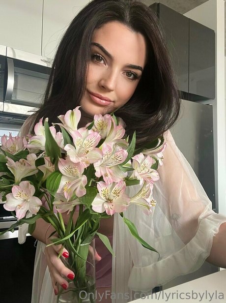 lyricsbylyla 無料女優 写真