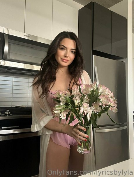 lyricsbylyla トップポルノスター 写真