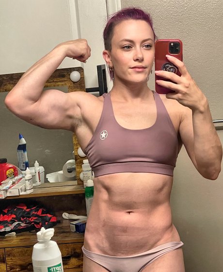 コスプレ フェムボーイ オンリーファンズ 無料 画像