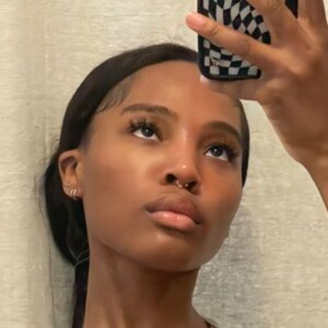 Quenlin Blackwell 完璧なスター 写真