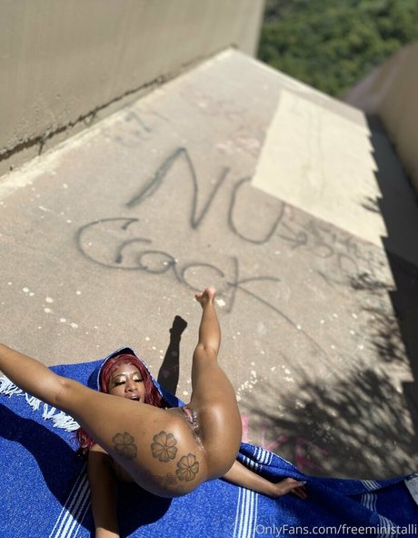 freeministalli ヌードのポルノスター 画像