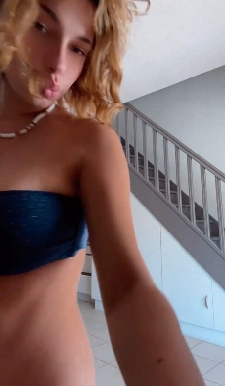 ニューハーフ 熟女 OnlyFans 無料裸 写真