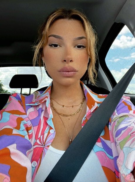 痩せた金髪の熟女OnlyFans HD 画像