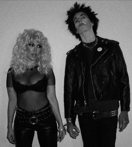 Kourtney Kardashian 独占ポルノスター 写真