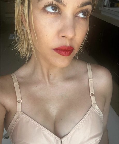 Kourtney Kardashian セクシーモデル ギャラリー