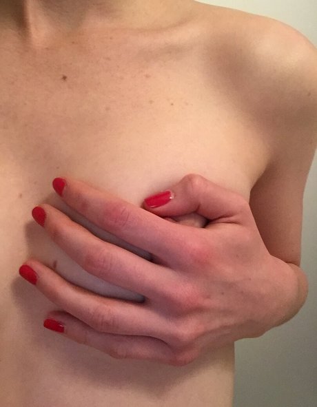 Bonnie Wright スター ヌード 写真