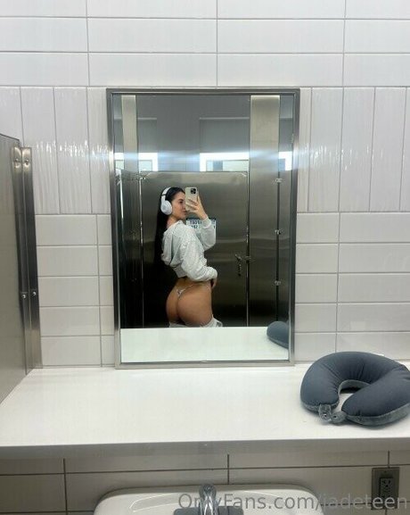 Jade Teen 裸のスター ギャラリー