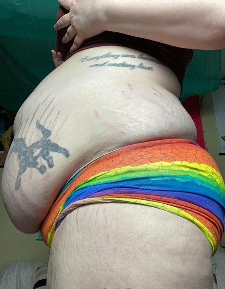 エモオンリーファン ヌード 画像