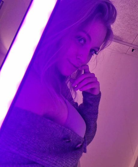 巨乳 射精 OnlyFans セクシー裸 写真