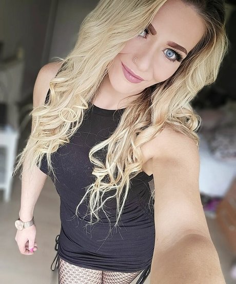 Session Moth Martina セクシーモデル 写真