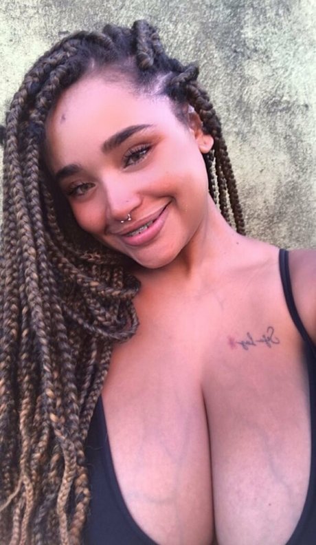 Nanah Rodrigues 完璧なスター 写真