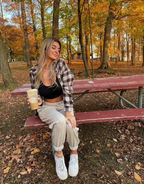 スリムな熟女OnlyFans セクシーヌード ギャラリー