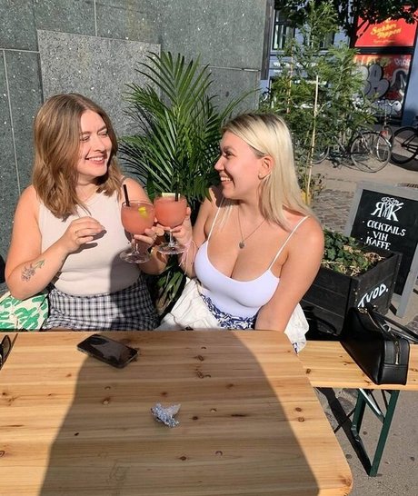 Aurora Lyngdal 独占モデル 写真