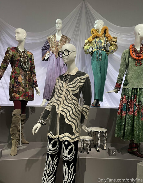 onlyfina ポルノスター ヌード ギャラリー