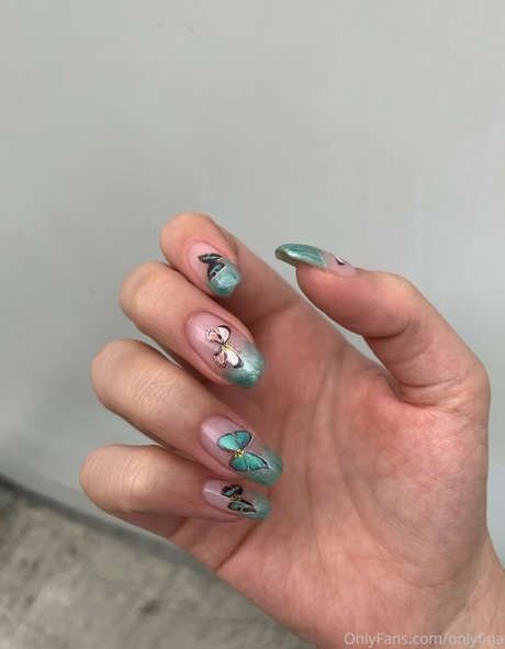 onlyfina ポルノスター 画像