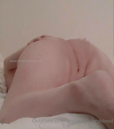 Unicornglitteryblood HDポルノスター 写真