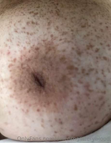 ニューハーフ 熟女 OnlyFans アートヌード 画像