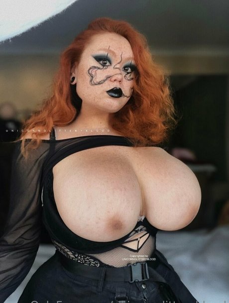 Unicornglitteryblood アートモデル 写真