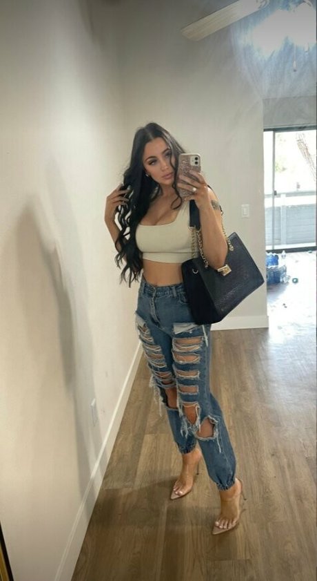 チンコを持つ女たち OnlyFans アートヌード 画像