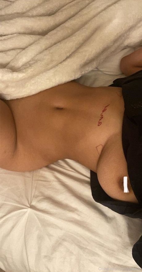 曲線美のティーンズOnlyFans 無料裸 画像