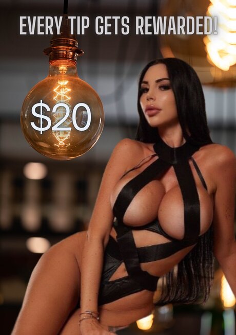 Yvonne Bar ヌードスター 写真