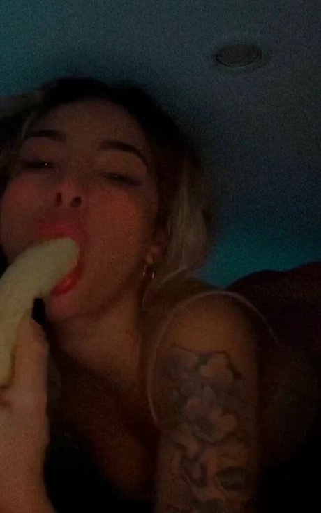 Jeeniibm エロティックなモデル 画像