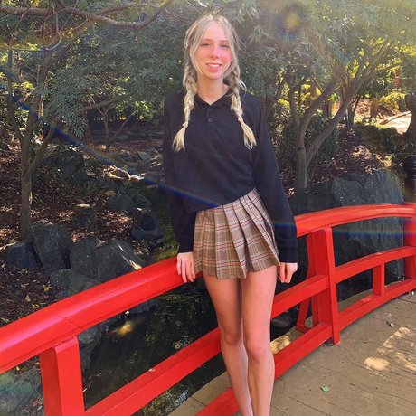 曲線美の赤毛OnlyFans 無料ヌード 画像