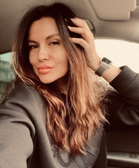 Elena Ptena 高品質モデル 写真