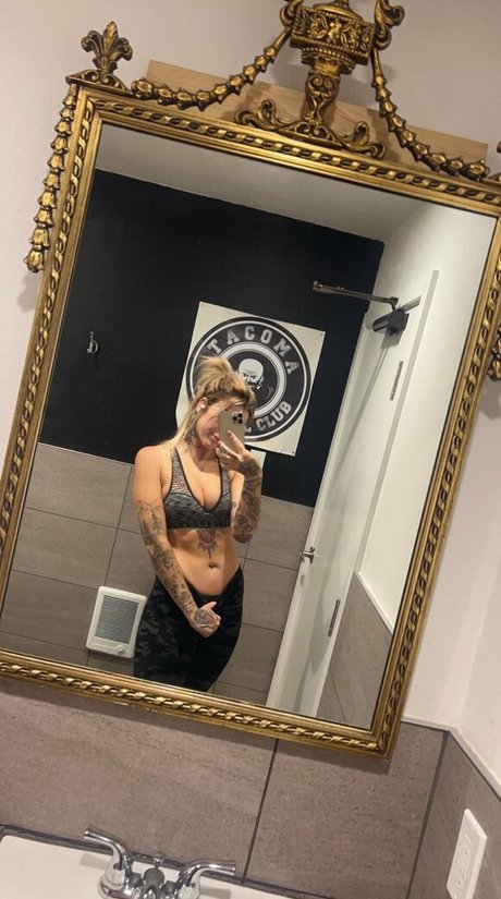 wtkhxrated 美しいポルノスター 写真