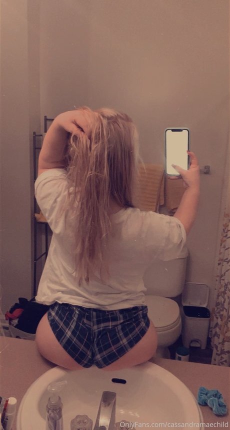 ニューハーフ 熟女 OnlyFans 美しい 画像