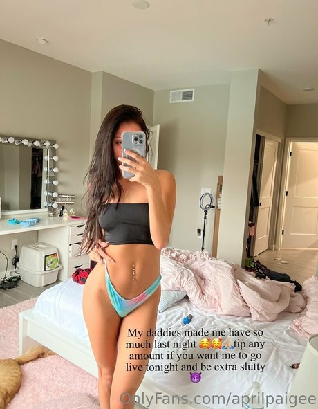 aprilpaigee エロティックモデル ギャラリー